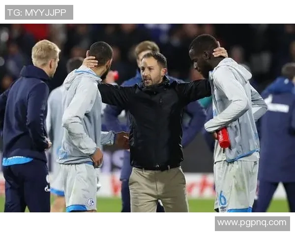 沙尔克04五连败，危机仍未解除主场负于弗赖堡势头难挡